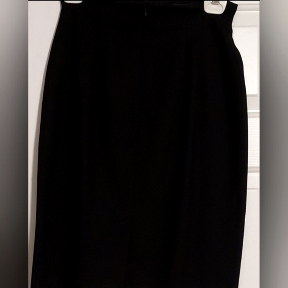 Amber Stone Brand Women's 100% wool made in the USA A-line black skirt size 6